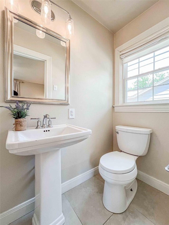 3418 S 11th St, Abilene, TX 79605 - bathroom featuring toilet, baseboards, a sink, and tile patterned flooring