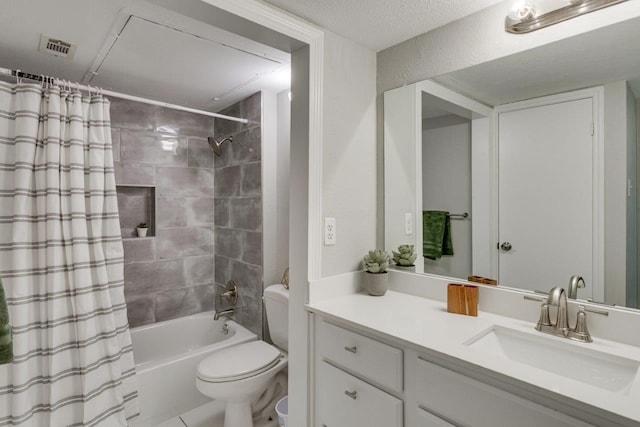 15151 Berry Trl Unit 401, Dallas, TX 75248 - bathroom with toilet, vanity, and shower / tub combo with curtain