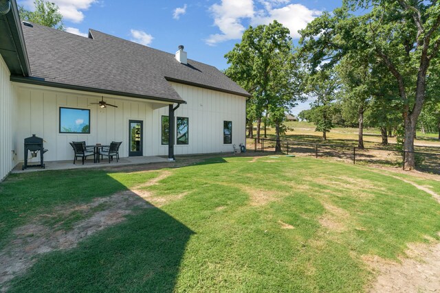 view of yard with a ceiling fan and a patio area