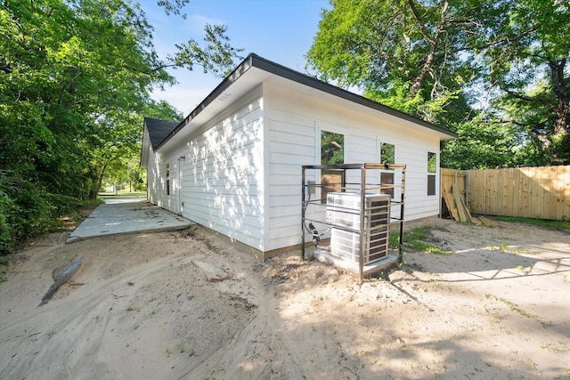710 E 3rd Ave, Corsicana, TX 75110 - view of outdoor structure featuring fence