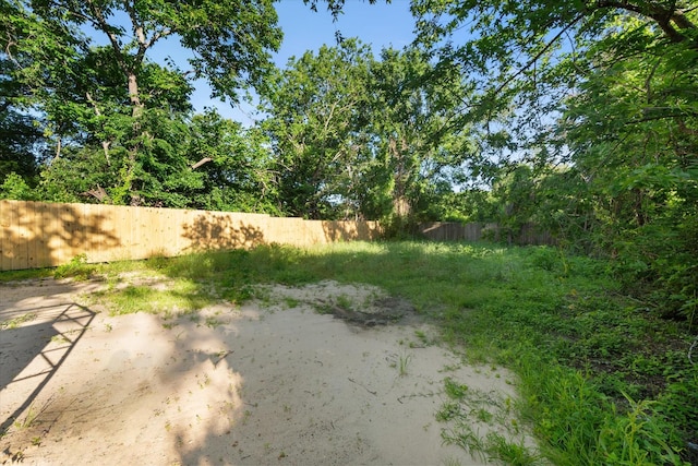 710 E 3rd Ave, Corsicana, TX 75110 - view of yard featuring fence