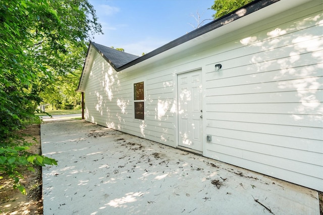 710 E 3rd Ave, Corsicana, TX 75110 - view of side of property featuring a patio