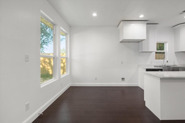 710 E 3rd Ave, Corsicana, TX 75110 - kitchen featuring a sink, plenty of natural light, white cabinets, baseboards, and recessed lighting