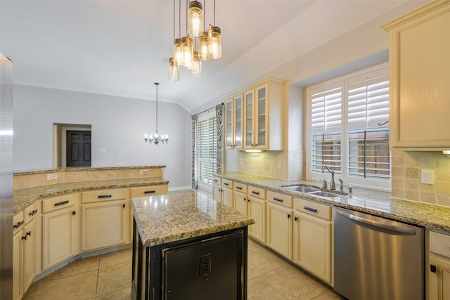 11212 Sunrise Ln, Frisco, TX 75035 - kitchen with cream cabinetry, dishwasher, a chandelier, a sink, and lofted ceiling