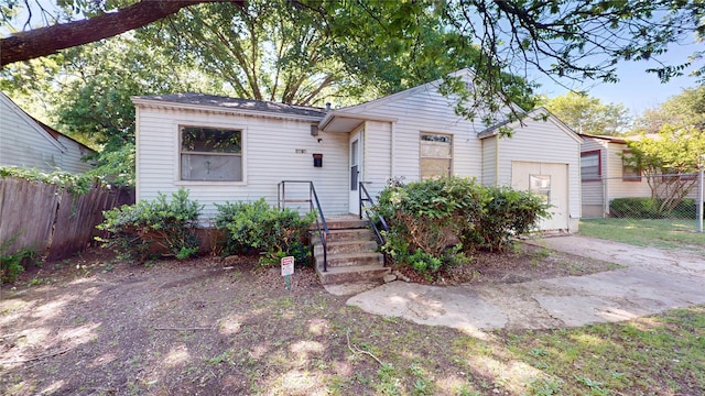 3243 Arizona Ave, Dallas, TX 75216 - bungalow-style home with fence