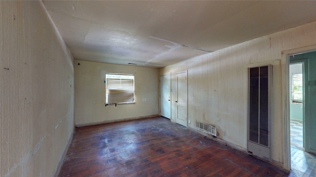 3243 Arizona Ave, Dallas, TX 75216 - unfurnished room featuring wood finished floors and a heating unit