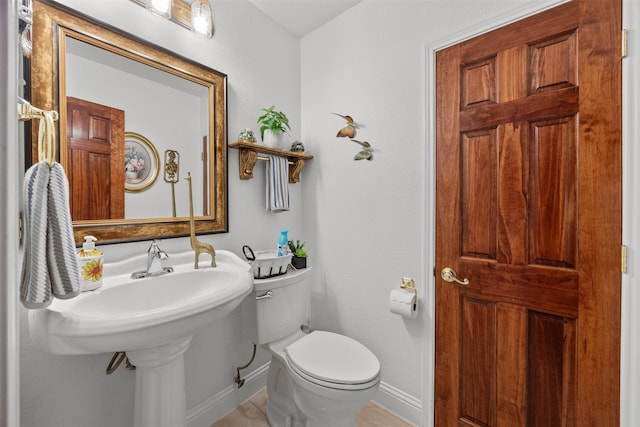 5637 Hunters Bend Ln, Dallas, TX 75249 - half bath with baseboards and toilet