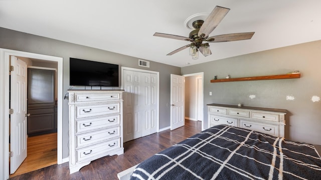 413 E 9th St, Kaufman, TX 75142 - bedroom with dark wood-type flooring, baseboards, a closet, and ceiling fan