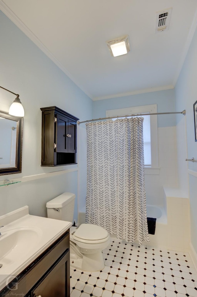 full bathroom featuring shower / tub combo, toilet, crown molding, and vanity