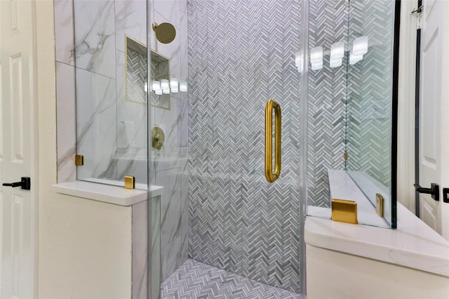 7627 Sweetgum Dr, Irving, TX 75063 - bathroom featuring tiled shower