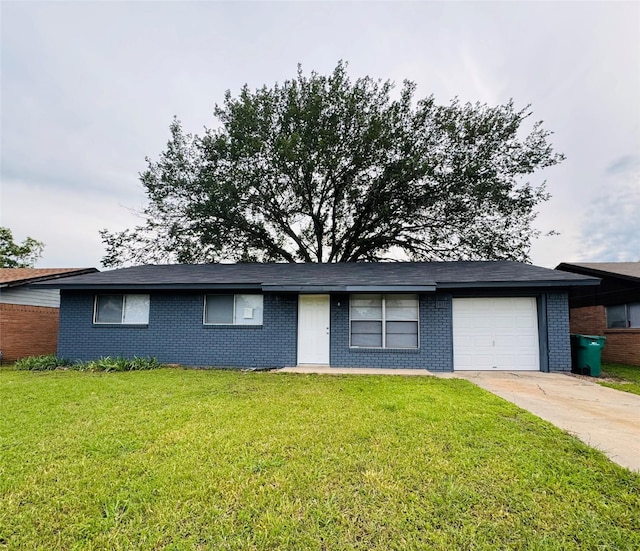 140 Shirley Dr, Lacy Lakeview, TX 76705 - ranch-style house featuring brick siding, a garage, concrete driveway, and a front yard