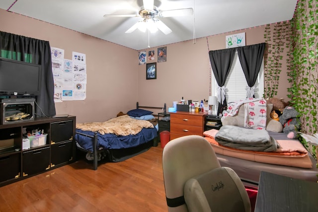 bedroom with light wood finished floors and ceiling fan