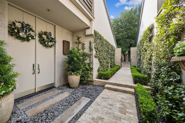 view of exterior entry with stucco siding