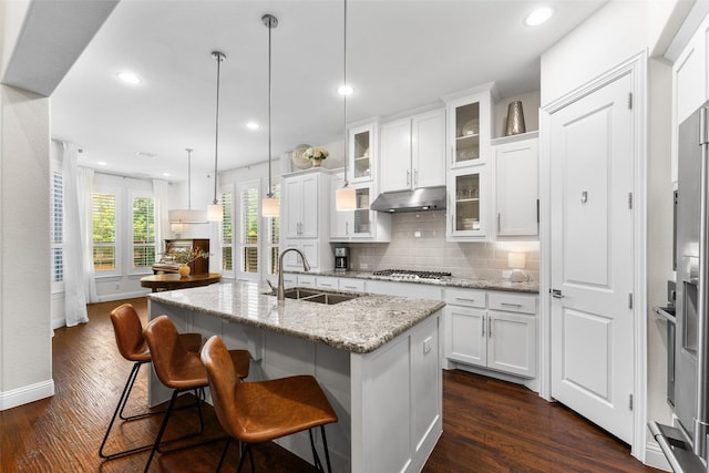12092 Burnt Prairie Ln, Frisco, TX 75035 - kitchen featuring a sink, dark wood finished floors, white cabinetry, and recessed lighting