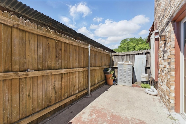 1811 E Grauwyler Rd Unit 138, Irving, TX 75061 - view of patio / terrace featuring a fenced backyard