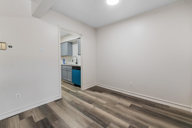1811 E Grauwyler Rd Unit 138, Irving, TX 75061 - empty room featuring a sink, dark wood finished floors, and baseboards