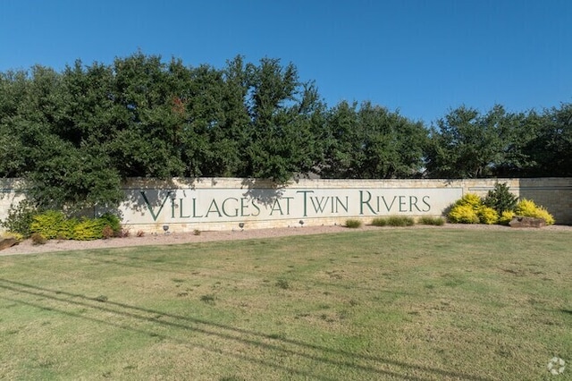 302 Canterbury Dr, Waco, TX 76712 - community sign with a lawn