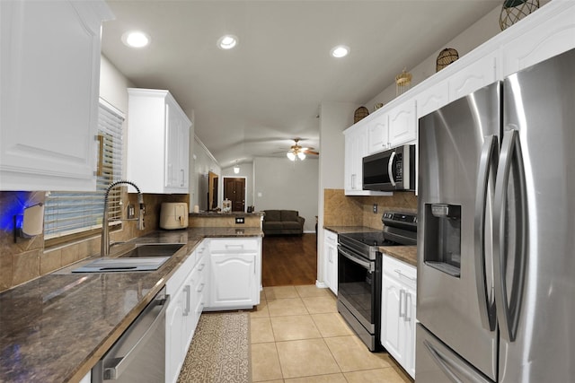 5061 Britton Ridge Ln, Fort Worth, TX 76179 - kitchen featuring stainless steel appliances, a sink, open floor plan, recessed lighting, and ceiling fan