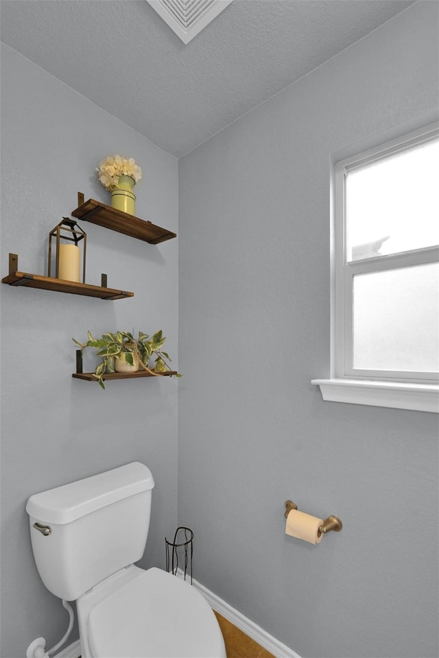 5061 Britton Ridge Ln, Fort Worth, TX 76179 - bathroom with toilet, baseboards, and a textured ceiling