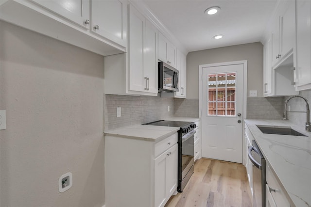 13788 Brookgreen Cir, Dallas, TX 75240 - kitchen with stainless steel appliances, a sink, light wood-type flooring, backsplash, and light stone countertops