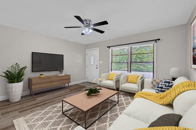 501 S Eddy Ave, Denison, TX 75020 - living area with wood finished floors and ceiling fan