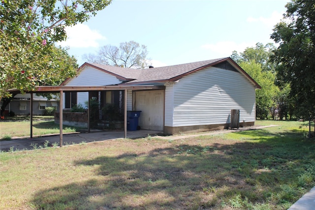 114 Wilmington Ave, Waxahachie, TX 75165 - view of property exterior with a lawn and roof with shingles