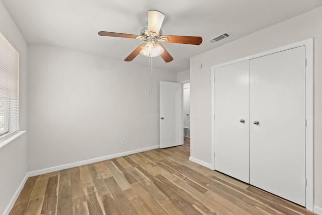531 Norwood Cir E, Arlington, TX 76013 - unfurnished bedroom with wood finished floors, baseboards, a closet, and ceiling fan
