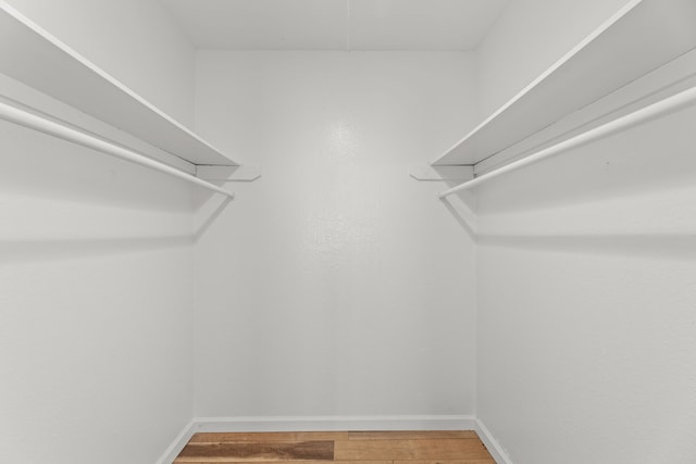 531 Norwood Cir E, Arlington, TX 76013 - walk in closet featuring light wood-style flooring