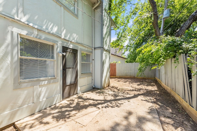531 Norwood Cir E, Arlington, TX 76013 - view of home's exterior featuring fence