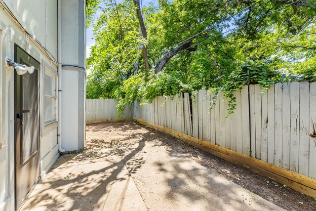 531 Norwood Cir E, Arlington, TX 76013 - view of patio / terrace with a fenced backyard