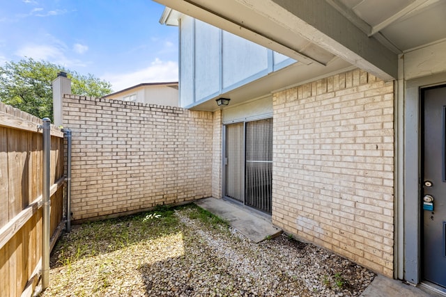 531 Norwood Cir E, Arlington, TX 76013 - view of yard featuring fence