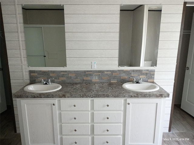 124 Eldorado St, Decatur, TX 76234 - full bath featuring double vanity, tasteful backsplash, and wood finished floors