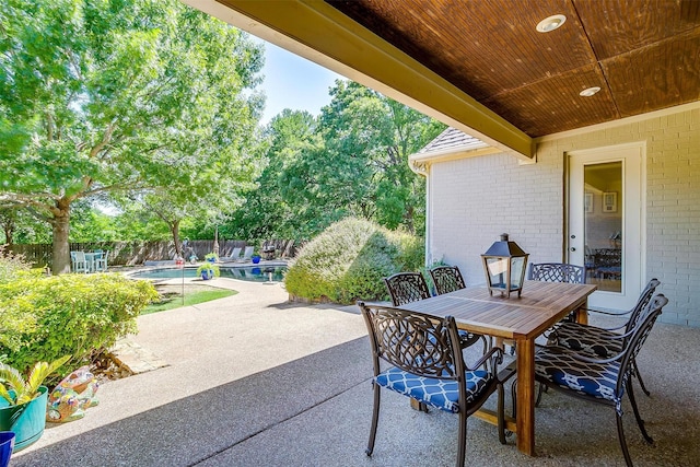 6700 Lions Gate Ct, Arlington, TX 76001 - view of patio featuring outdoor dining area and a fenced backyard