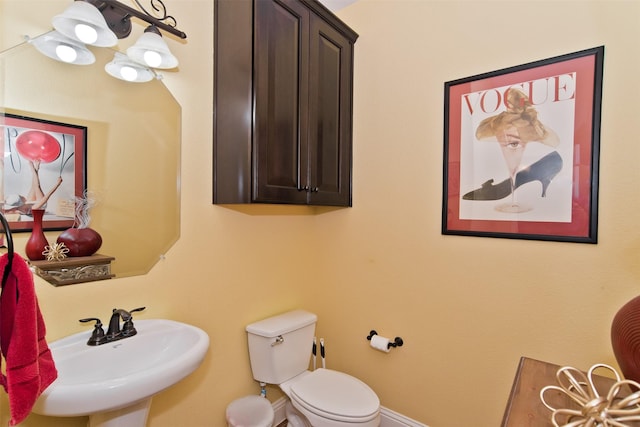 9521 Cholla Cactus Trl, Fort Worth, TX 76177 - half bath featuring a sink, toilet, and baseboards