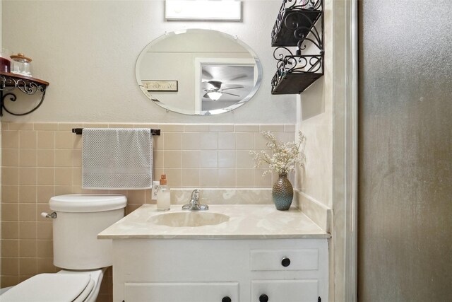 1512 Hulme St, Bowie, TX 76230 - half bath featuring a ceiling fan, toilet, vanity, and tile walls
