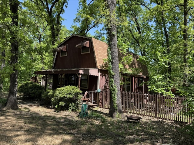 176 Spillview Acres Cir, Trinidad, TX 75163 - view of front facade with a gambrel roof and fence