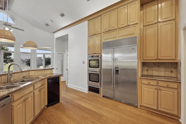 1424 Hidden Oaks Cir, Corinth, TX 76210 - kitchen with appliances with stainless steel finishes, a sink, backsplash, light wood-type flooring, and healthy amount of natural light