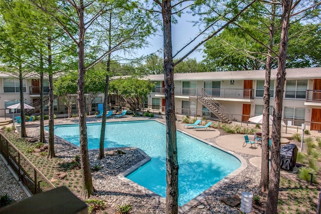 4616 W Lovers Ln Unit 231, Dallas, TX 75209 - community pool with stairs, a patio area, and fence