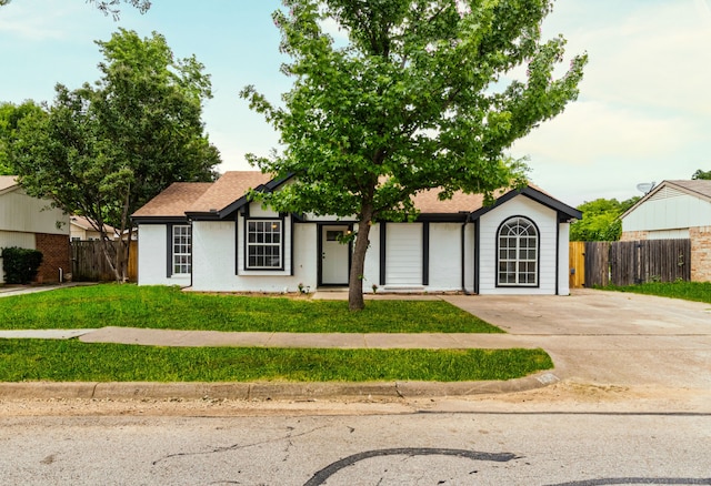 3809 Glengate Dr, Arlington, TX 76016 - ranch-style home featuring concrete driveway