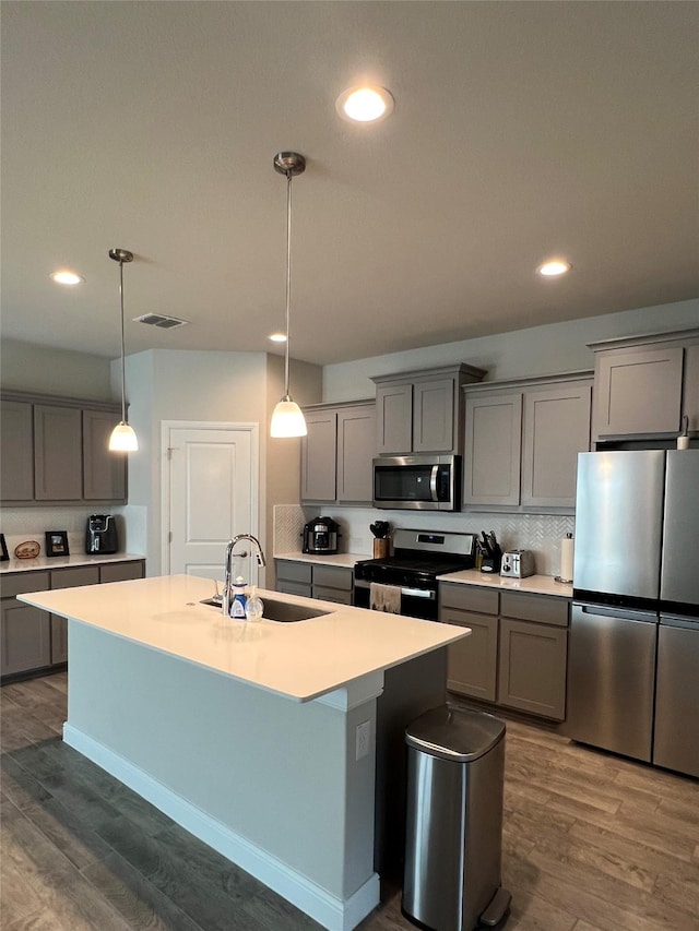 5266 Meadow Ln, Krum, TX 76249 - kitchen featuring stainless steel appliances, a sink, gray cabinets, dark wood finished floors, and recessed lighting