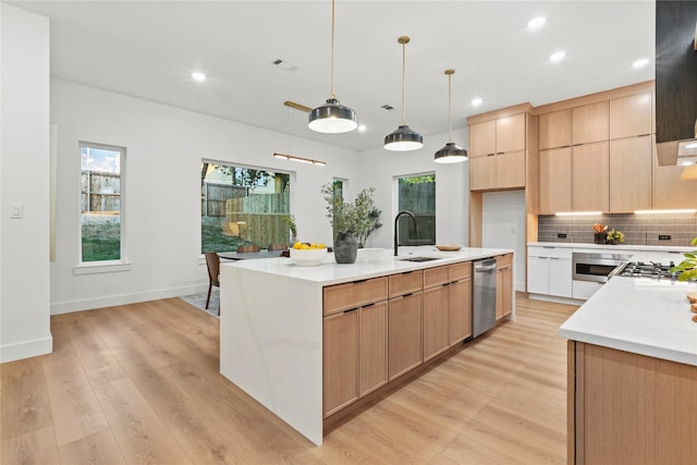 426 Avenue Ave E, Dallas, TX 75203 - kitchen featuring a sink, stainless steel appliances, light brown cabinetry, tasteful backsplash, and recessed lighting