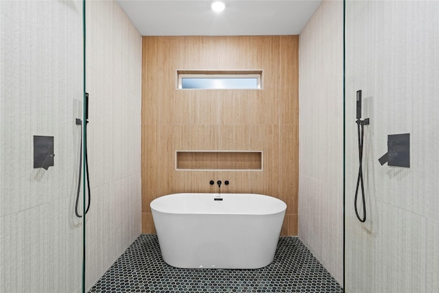 426 Avenue Ave E, Dallas, TX 75203 - bathroom with a tile shower and a soaking tub