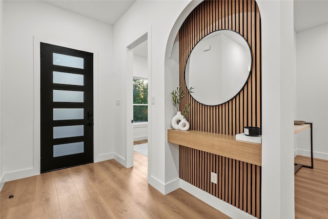 426 Avenue Ave E, Dallas, TX 75203 - foyer entrance with wood finished floors and baseboards