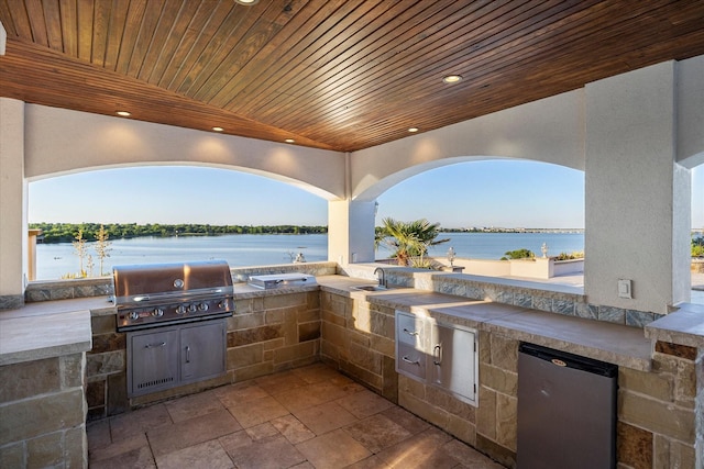 4029 Whiterock Trl, Garland, TX 75043 - view of patio with grilling area, area for grilling, a water view, and a sink