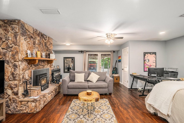 4151 Oakcrest Ln, Fort Worth, TX 76126 - living area with a ceiling fan, wood finished floors, and a desk