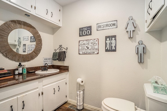 4151 Oakcrest Ln, Fort Worth, TX 76126 - bathroom featuring toilet, baseboards, vanity, and wood finished floors