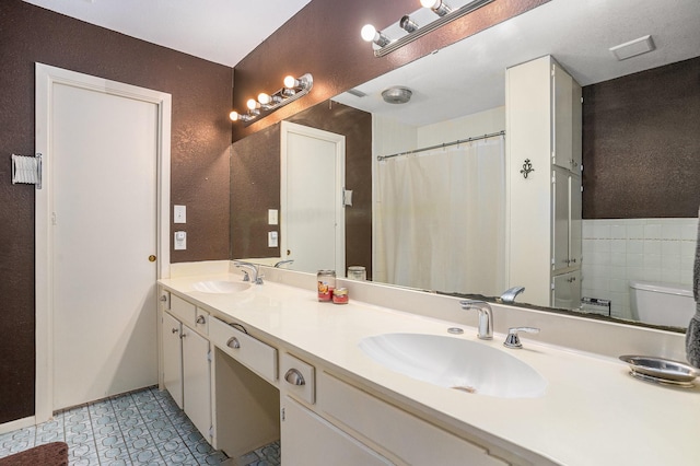 4151 Oakcrest Ln, Fort Worth, TX 76126 - bathroom with double vanity, toilet, and a textured wall