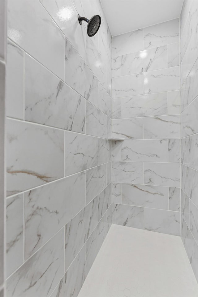 1612 Cheyenne Trl, Granbury, TX 76048 - full bathroom featuring tiled shower