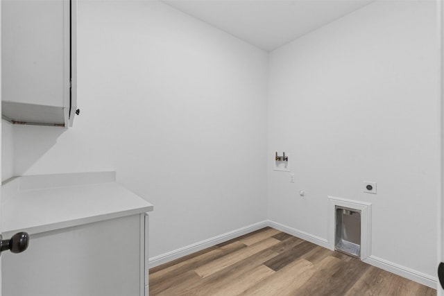 1612 Cheyenne Trl, Granbury, TX 76048 - clothes washing area with hookup for an electric dryer, cabinet space, light wood-style flooring, gas dryer hookup, and baseboards