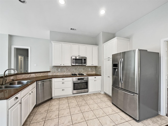 6400 Hawthorn Dr, Denton, TX 76208 - kitchen with appliances with stainless steel finishes, a sink, dark countertops, a peninsula, and tasteful backsplash